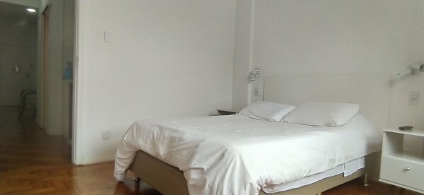 1 habitación, tabla de planchar con plancha, wifi y ropa de cama 
