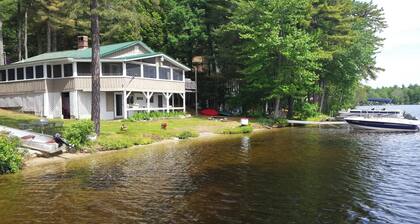 Spacious 6-bedroom waterfront home with WiFi, in beautiful Gray.