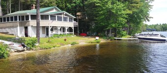 Spacious 6-bedroom waterfront home with WiFi, in beautiful Gray.