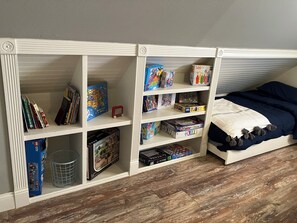 2 Schlafzimmer, Schreibtisch, Bügeleisen/Bügelbrett, Reisekinderbett