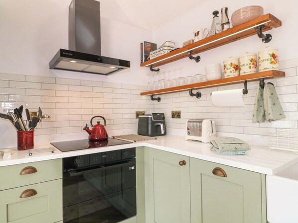 Opvaskemaskine, køkkentøj/tallerkener/redskaber