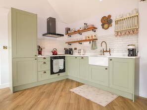 Dishwasher, cookware/dishes/utensils - The Canalside Cottage (Derby)