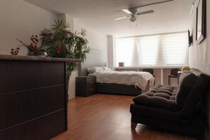 1 bedroom, iron/ironing board, WiFi, bed sheets - Jacobo Daciano 101 Department (C.P. Zamora)