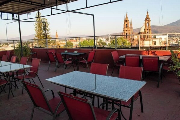 Outdoor dining - Jacobo Daciano 101 Department (C.P. Zamora)