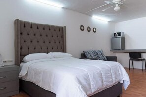 1 chambre, fer et planche à repasser, Wi-Fi, draps fournis