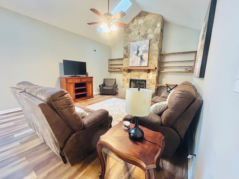 Modern Charm: 2 Bedroom Condo- Sleeps 6-in West Knoxville With Wifi, Ac - Knoxville, TN