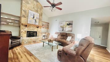 Smart TV y chimenea