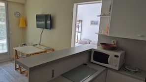 Interior - T2 garden floor small residence private parking near large beach and shops (Royan)