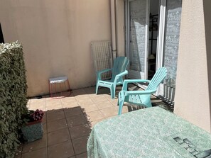 Terrace/patio - T2 garden floor small residence private parking near large beach and shops (Royan)