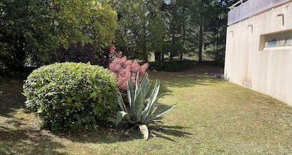 T2 garden floor small residence private parking near large beach and shops