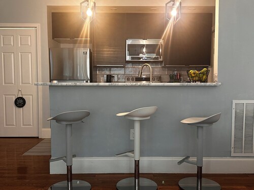 2 Bedroom Apt in the heart of Atlanta with Wi-Fi and EV charging station!