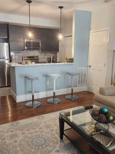 2 Bedroom Apt in the heart of Atlanta with Wi-Fi and EV charging station!