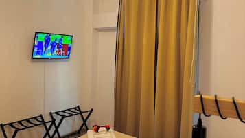 1 habitación, tabla de planchar con plancha, wifi y ropa de cama