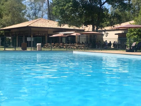 Piscine extérieure, piscine chauffée