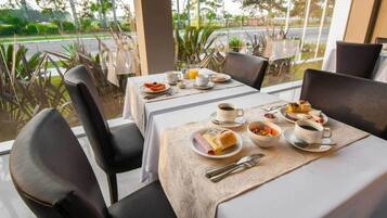 Tägliches inbegriffenes Frühstücksbuffet