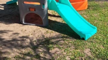 Children’s play area – outdoor