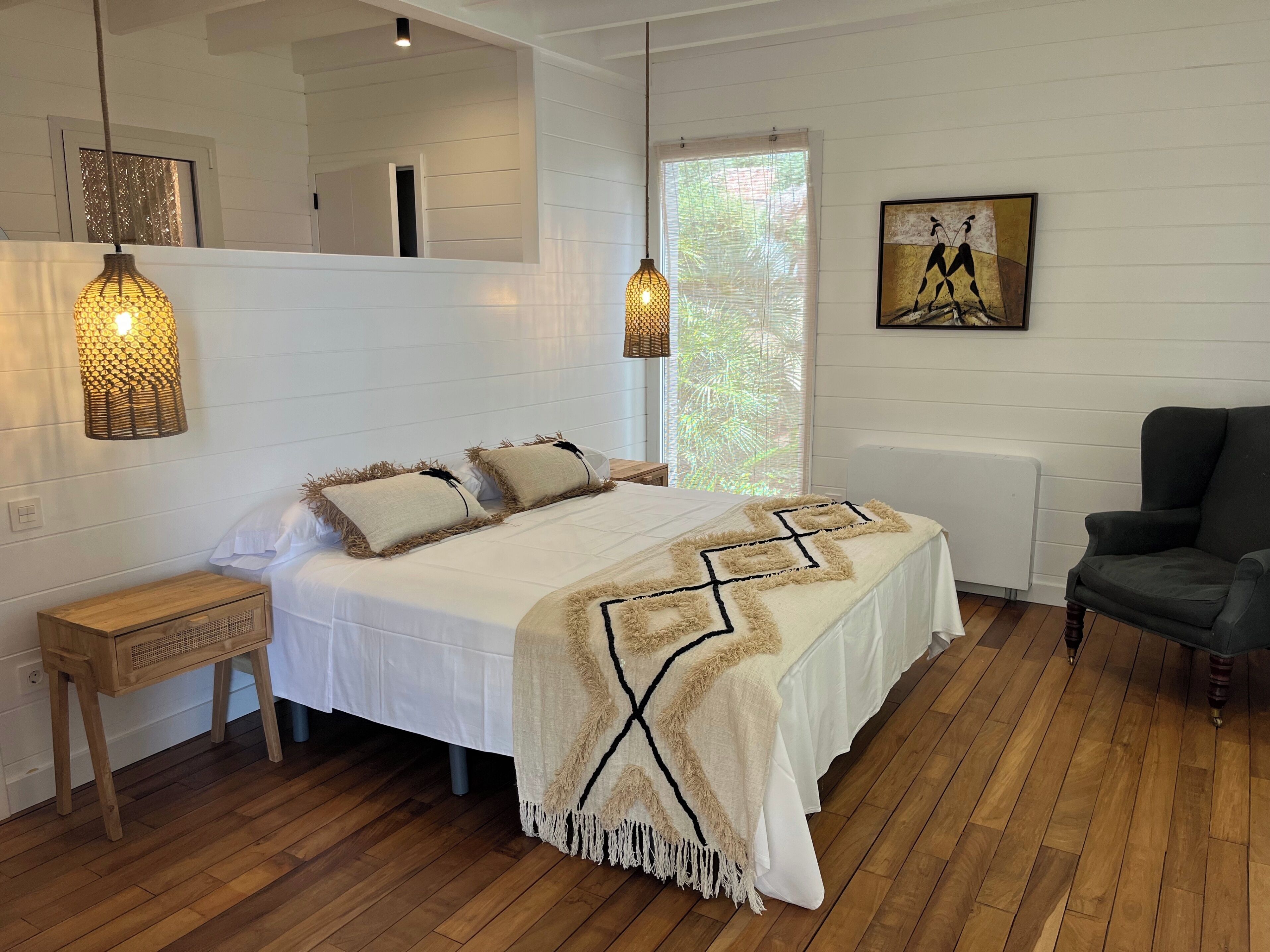 4 bedrooms, iron/ironing board, free WiFi, bed sheets