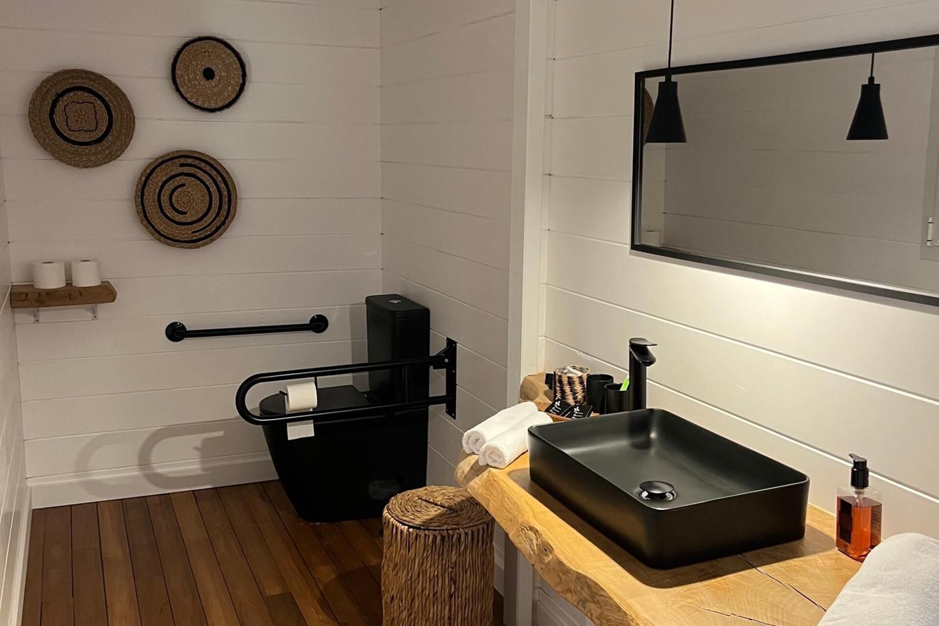 Combined shower/bathtub, deep-soaking bathtub, hair dryer, towels