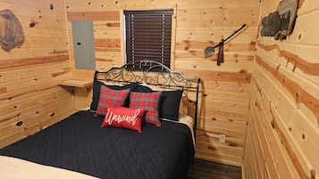 5 bedrooms, travel crib, WiFi, bed sheets