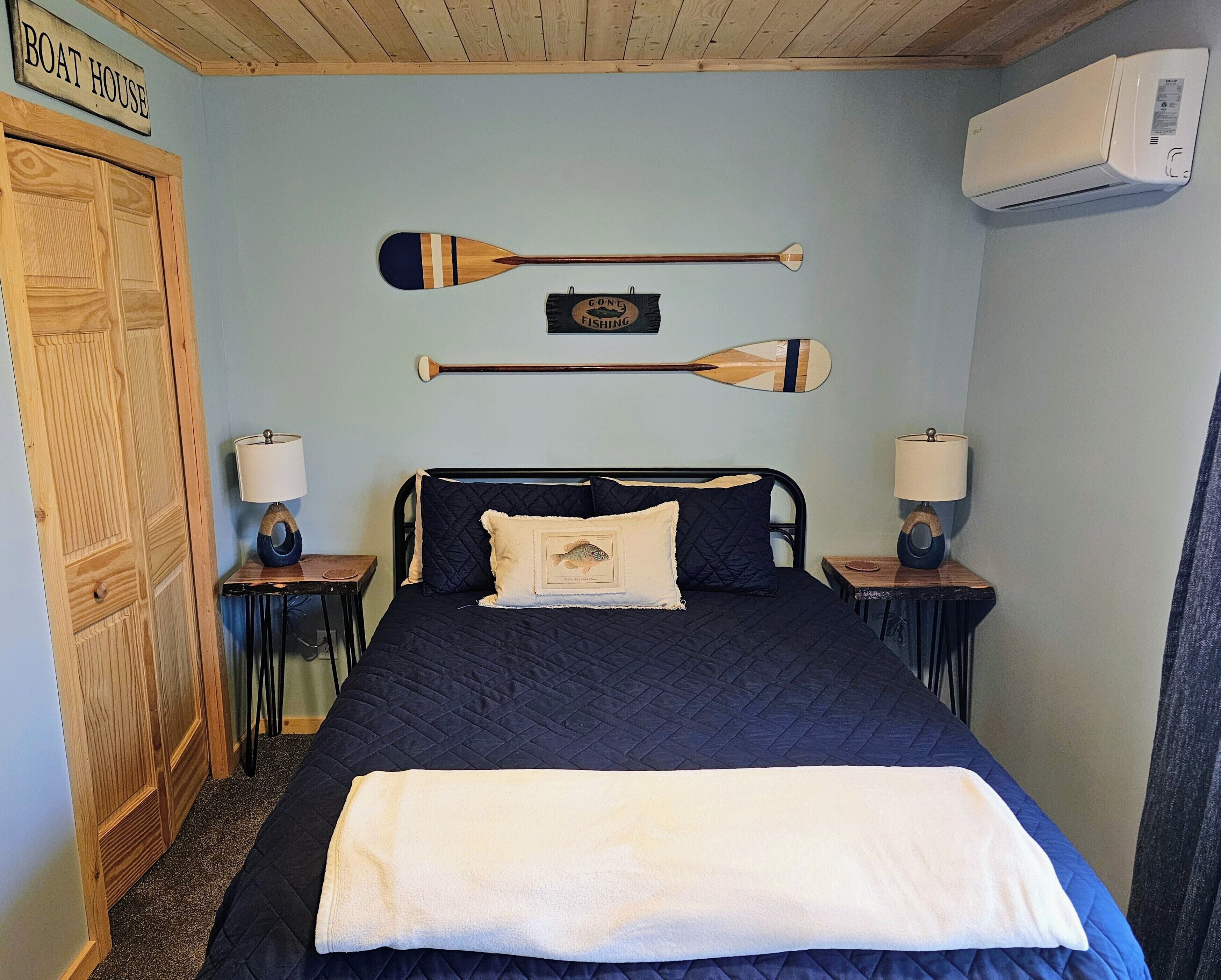 5 bedrooms, travel crib, free WiFi, bed sheets