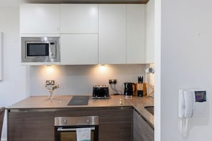 Micro-ondes, four, plaque de cuisson, lave-vaisselle
