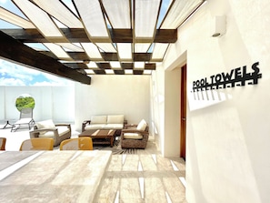Outdoor dining - Luxury 3BR Penthouse w/ Pool + WiFi | Oct 17–25 Special Week $1,000 Total (San Miguel de Cozumel)