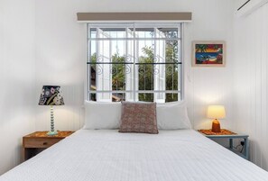 2 bedrooms, desk, iron/ironing board, WiFi