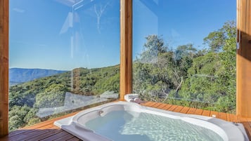 Basic Chalet | Indoor spa tub