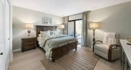 Cozy 2-bed/2bath riverfront condo in amazing Townsend with WiFi, AC