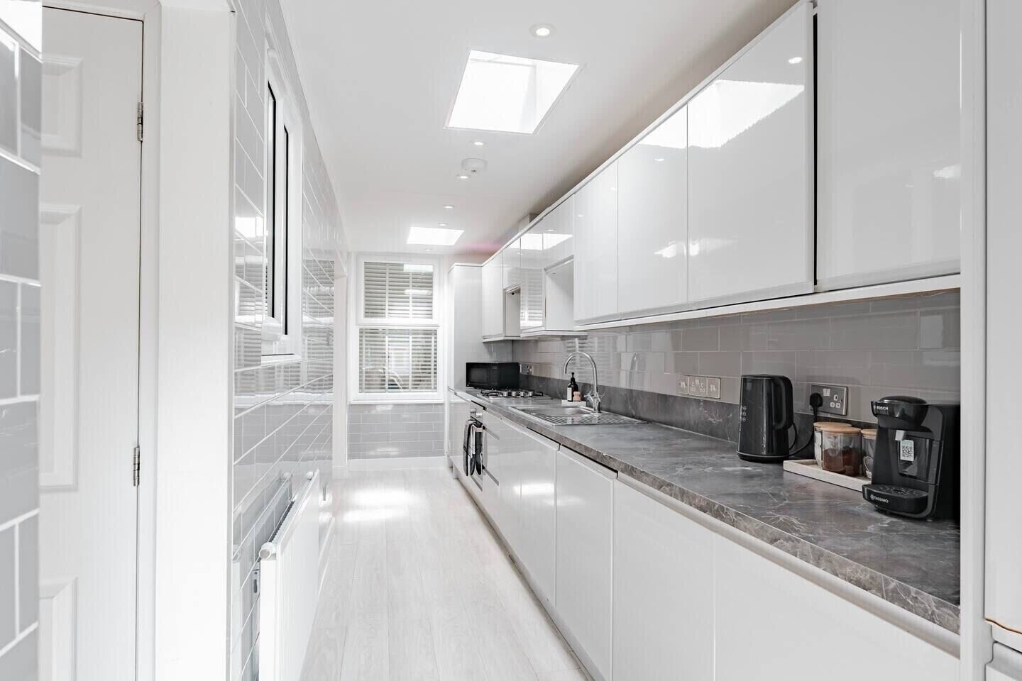 Microonde, forno, piano cottura, lavastoviglie