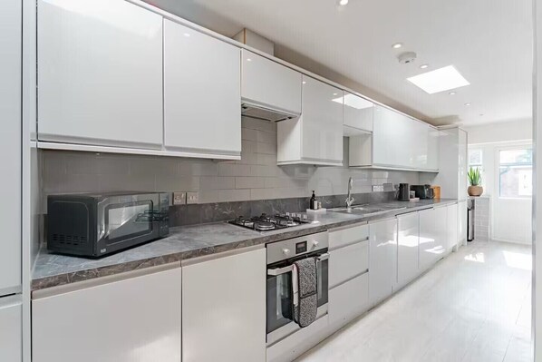 Microwave, oven, stovetop, dishwasher
