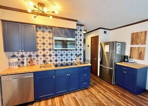 Fridge, microwave, stovetop, dishwasher
