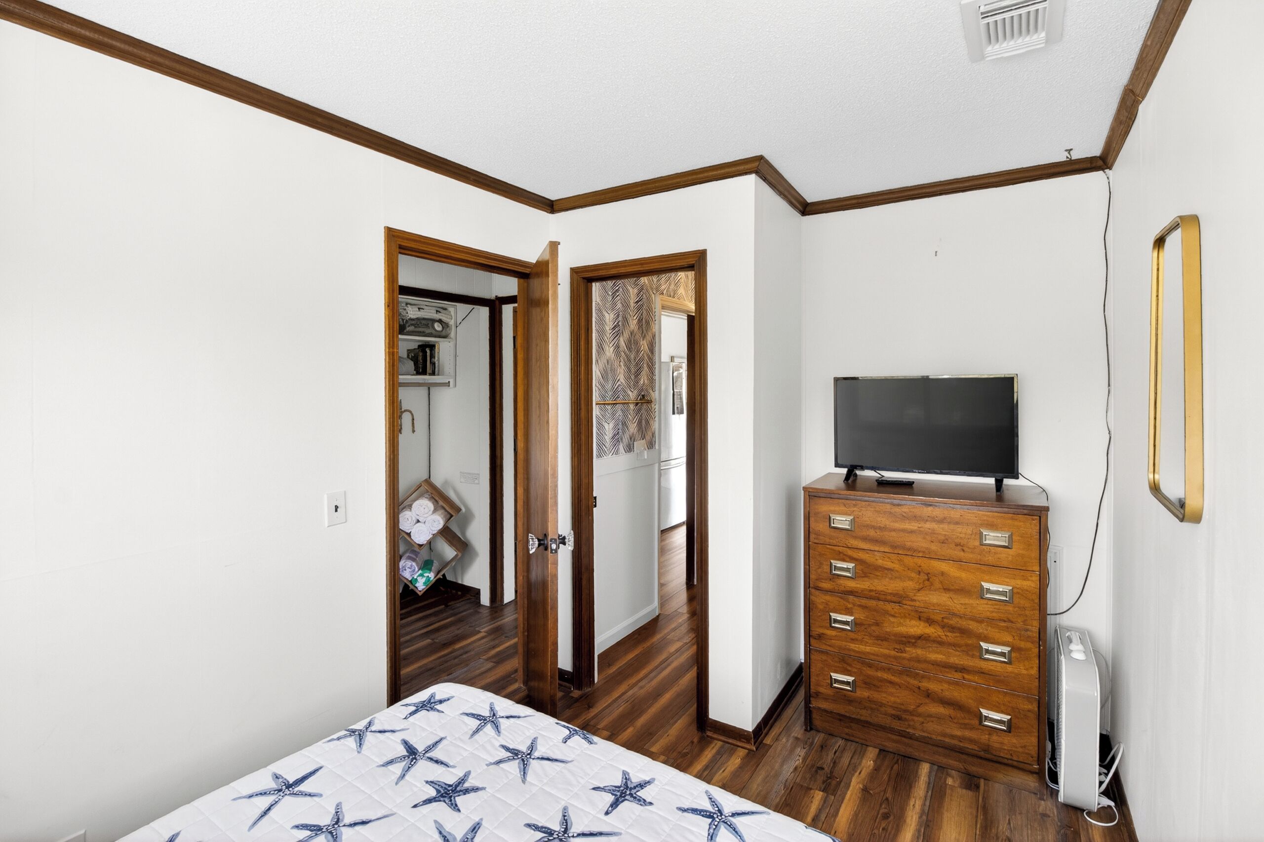 1 多间卧室、旅行婴儿床、WiFi、床单