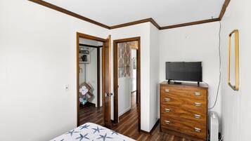 1 bedroom, travel crib, WiFi, bed sheets