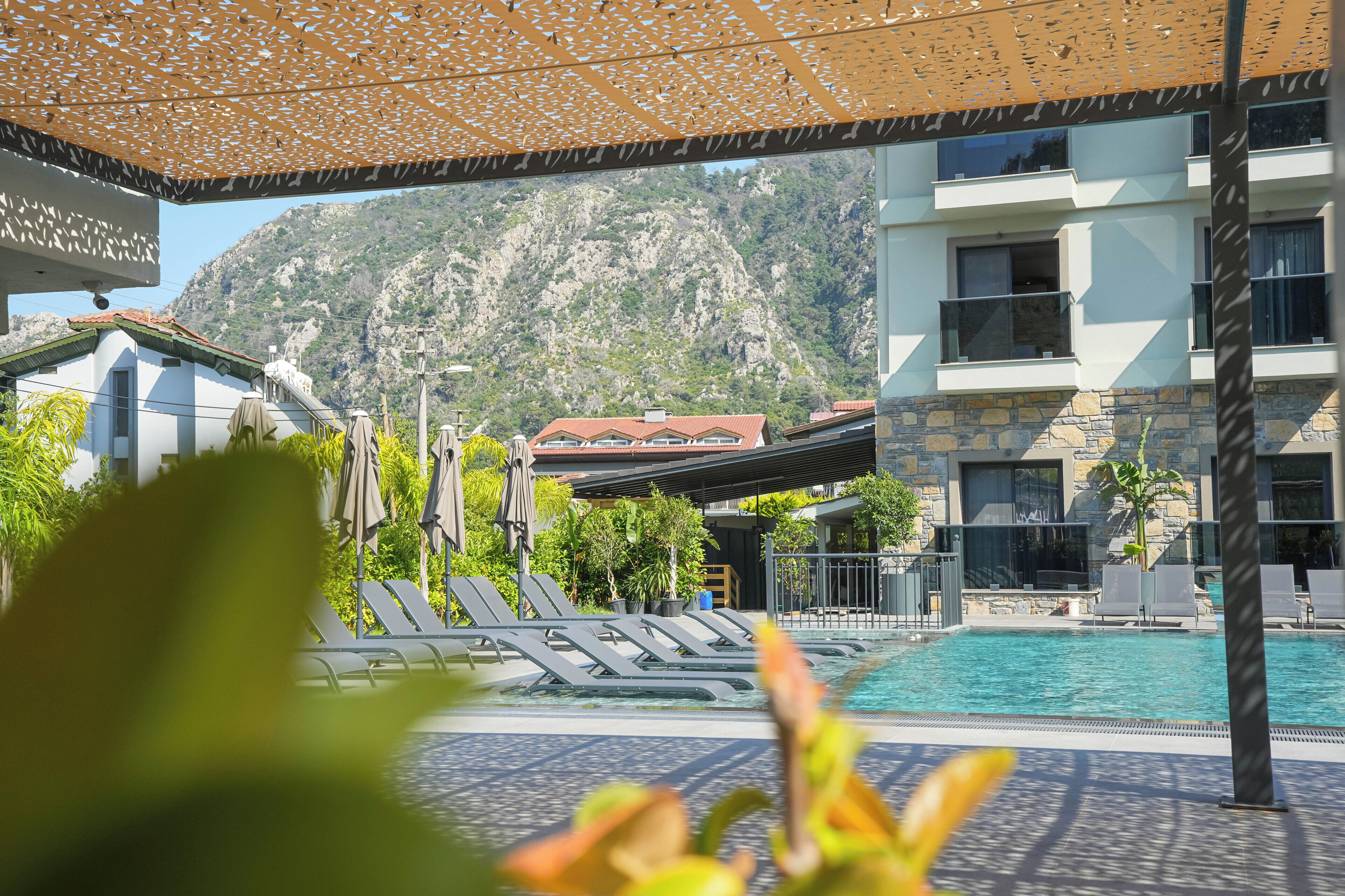 حمّام سباحة خارجي موسمي