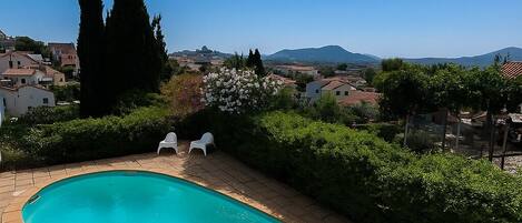 حمّام سباحة خارجي