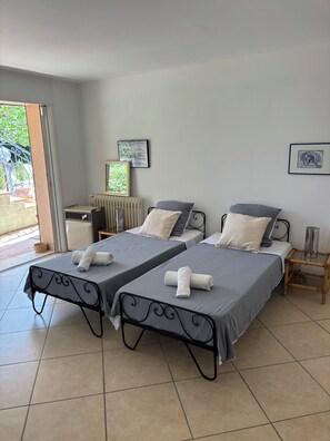 4 bedrooms, desk, iron/ironing board, travel crib