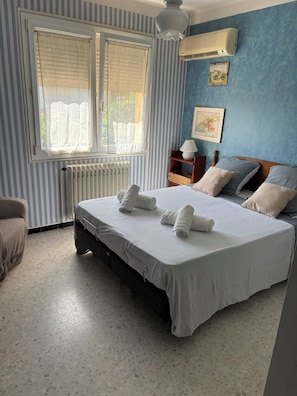 4 makuuhuonetta, työpöytä, silitysrauta/-lauta, ilmainen Wi-Fi