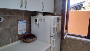 Fridge, microwave, stovetop, cookware/dishes/utensils