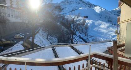 Lodging in Artesina with Alpine view, ski-in/out, fireplace and sleeps 6