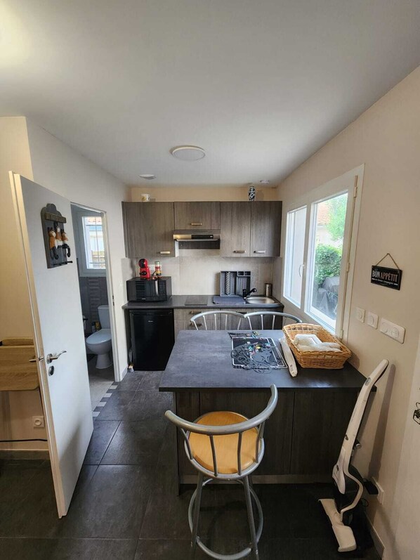 Four à micro-ondes, surface de cuisson