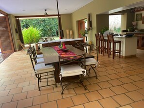 Dining room - Yeguas W37 by Wynwood House (Anapoima)