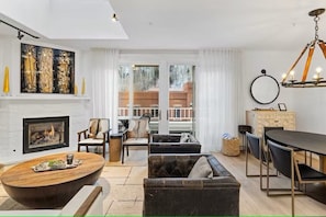 TV, fireplace