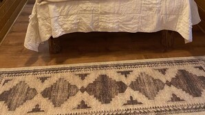 1 slaapkamer, een strijkplank/strijkijzer, wifi, beddengoed