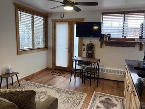 TV - Convenient Telluride studio condo - easy walk to grocery and skiing (Telluride)