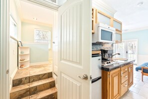 Ferienhaus, Mehrere Betten, Terrasse, Meerblick (Beach Front Baby) | Eigene Küche