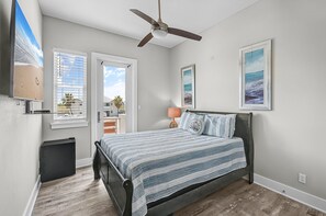 ํ์ฐ์ค, ์นจ๋(์ฌ๋ฌ ๊ฐ), ์์์ฅ ์ด์ฉ (Cabana Cove Retreat Unit C) | 3 ๊ฐ์ ์นจ์ค, ๊ฐ๊ฐ ๋ค๋ฅธ ์คํ์ผ์ ์ธํ
๋ฆฌ์ด, ๊ฐ๊ฐ ๋ค๋ฅด๊ฒ ๊ฐ๊ตฌ ๋น์น, ์นจ๋ ์ํธ