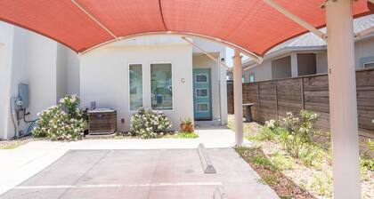 Waterfront Condo With Rooftop + Pool + Boat Slips