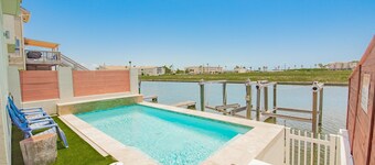 Waterfront Condo With Rooftop + Pool + Boat Slips