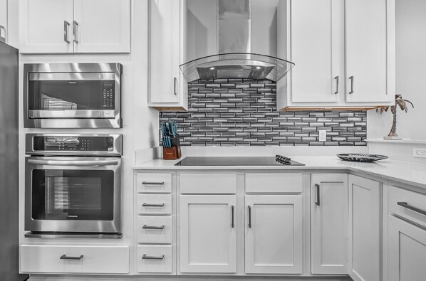 House, Multiple Beds, Pool Access (Cabana Cove Retreat Unit C) | Private kitchen | Fridge, microwave, oven, stovetop